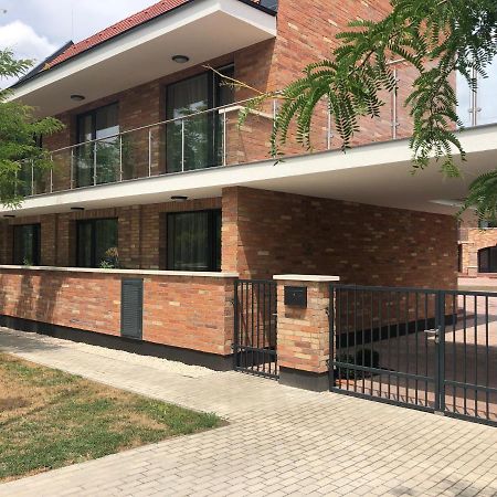 Castellum Apartmanhaz ยูลา ภายนอก รูปภาพ