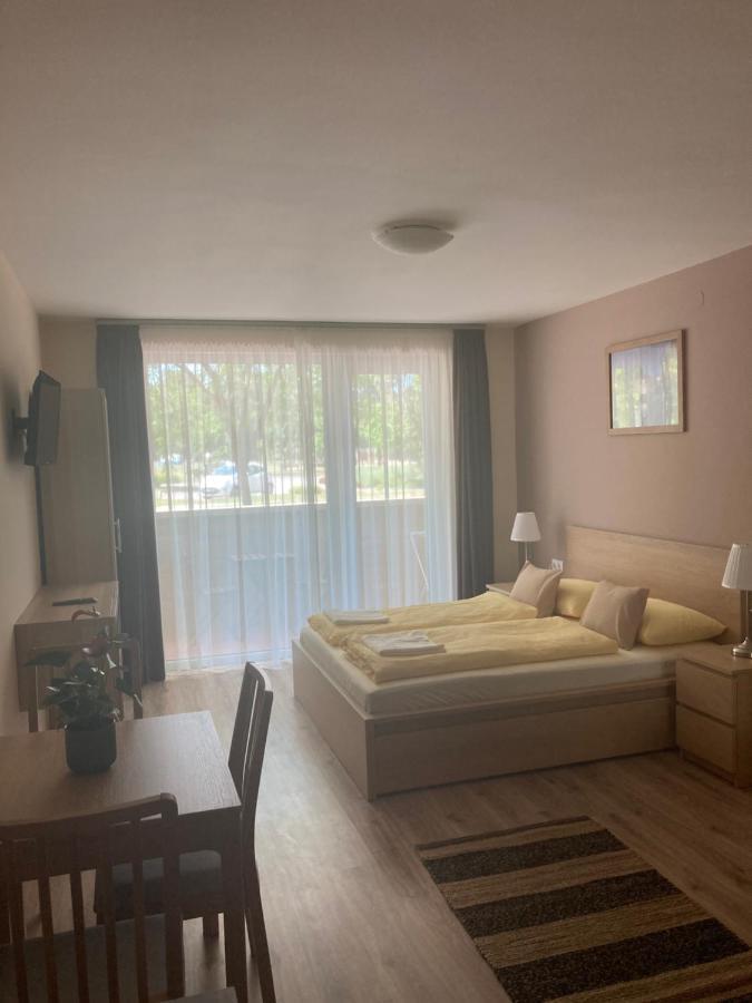 Castellum Apartmanhaz ยูลา ภายนอก รูปภาพ