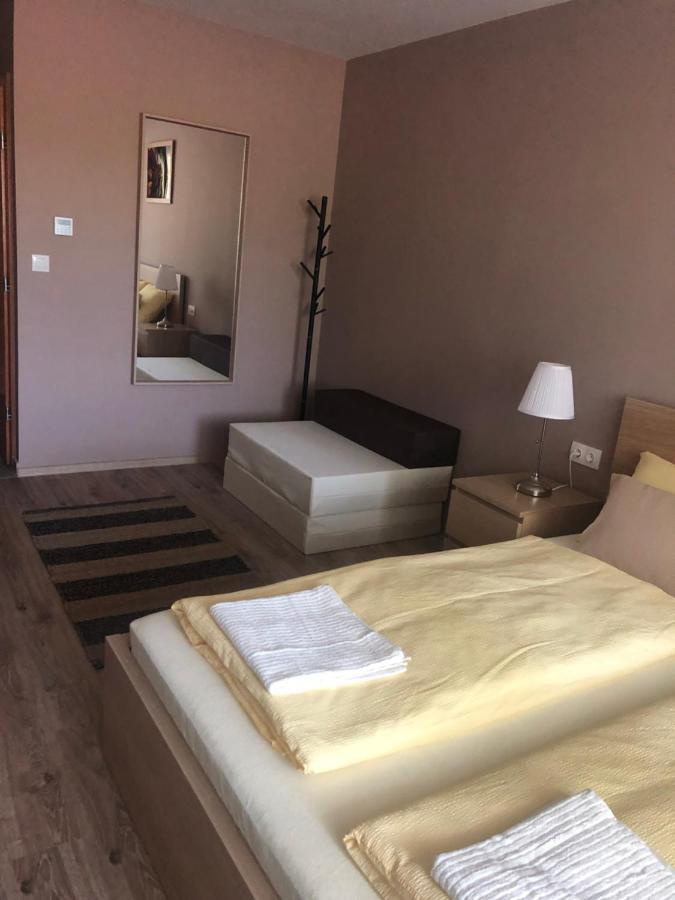Castellum Apartmanhaz ยูลา ภายนอก รูปภาพ