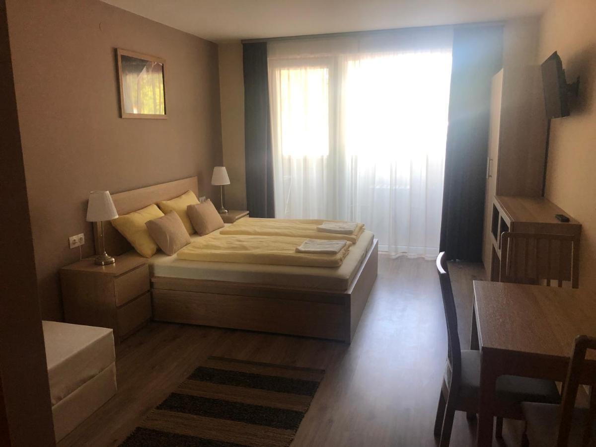 Castellum Apartmanhaz ยูลา ภายนอก รูปภาพ