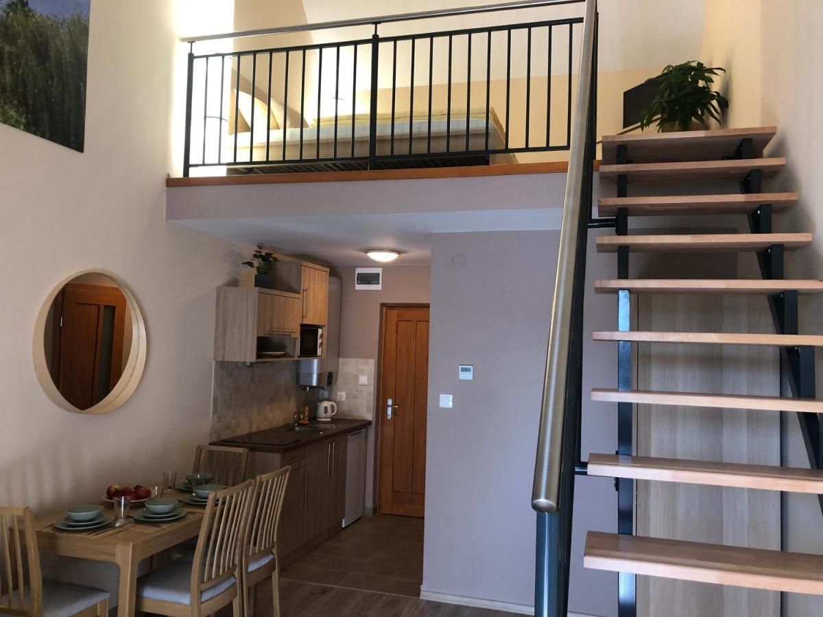 Castellum Apartmanhaz ยูลา ภายนอก รูปภาพ