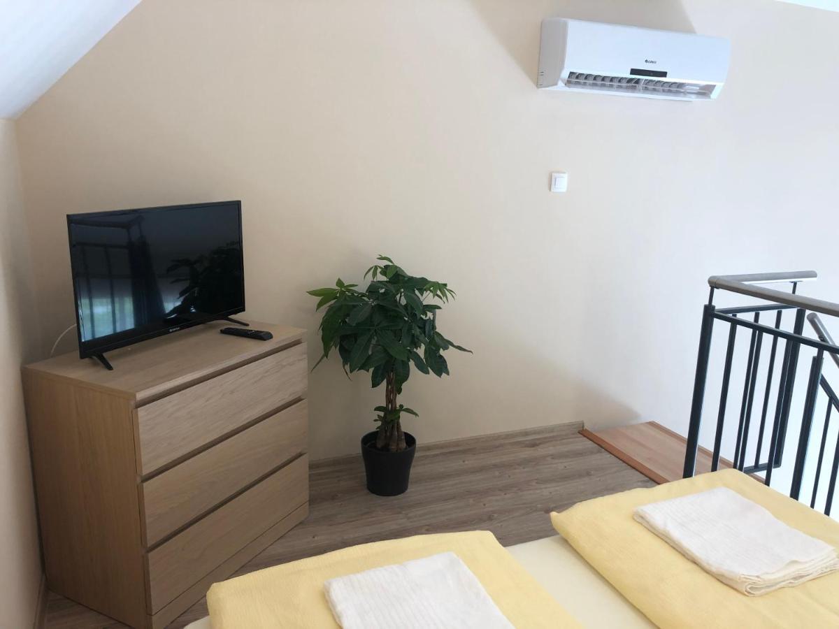 Castellum Apartmanhaz ยูลา ภายนอก รูปภาพ