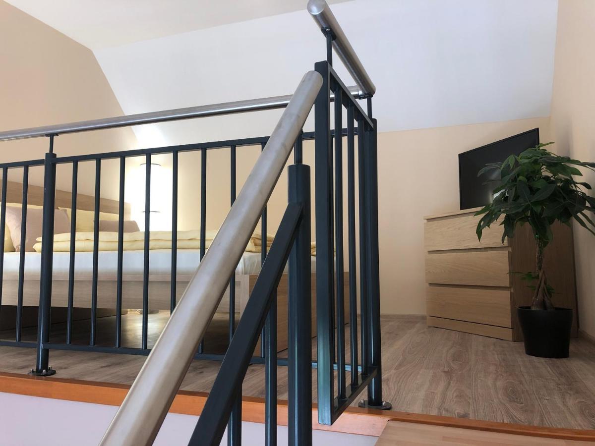 Castellum Apartmanhaz ยูลา ภายนอก รูปภาพ