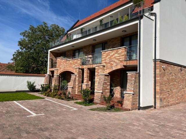 Castellum Apartmanhaz ยูลา ภายนอก รูปภาพ